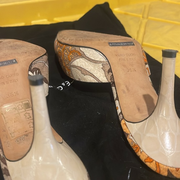 Dolce and Gabbana kitten heels - Picture 8 of 9